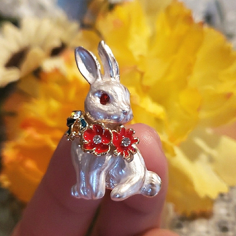 Bunny Brooch Pin - Picture 7 of 7